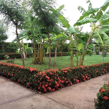 C&H Casa Campestre El Oasis Ricaurte Girardot Bed and Breakfast Buitenkant foto