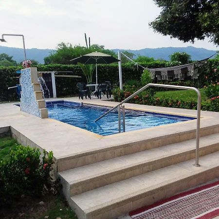 C&H Casa Campestre El Oasis Ricaurte Girardot Bed and Breakfast Buitenkant foto