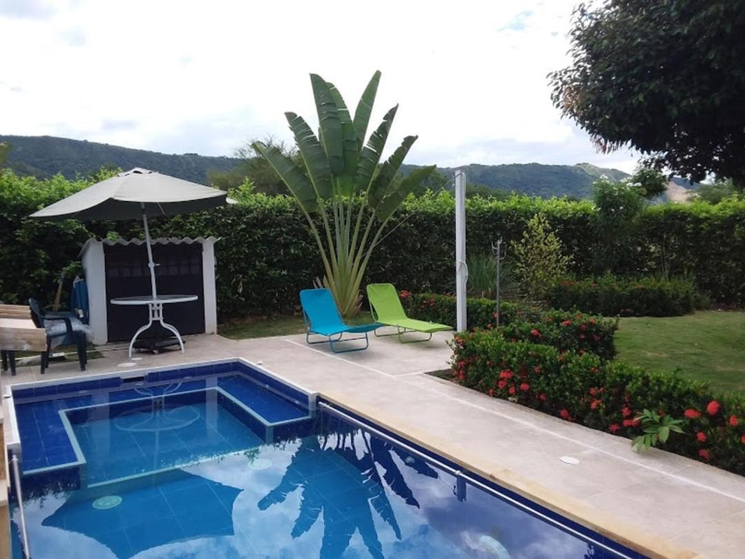 C&H Casa Campestre El Oasis Ricaurte Girardot Bed and Breakfast Buitenkant foto