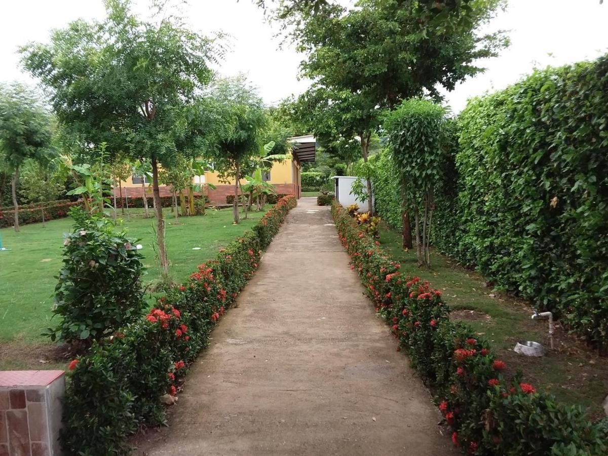 C&H Casa Campestre El Oasis Ricaurte Girardot Bed and Breakfast Buitenkant foto