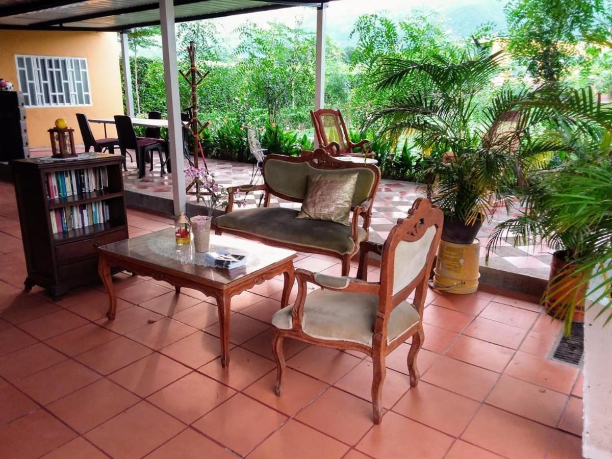 C&H Casa Campestre El Oasis Ricaurte Girardot Bed and Breakfast Buitenkant foto
