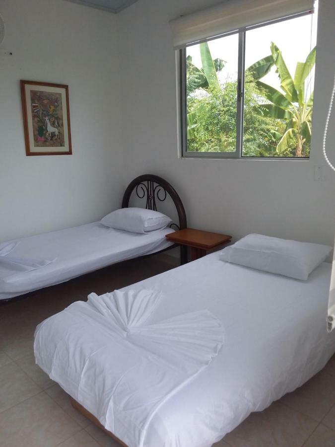 C&H Casa Campestre El Oasis Ricaurte Girardot Bed and Breakfast Buitenkant foto