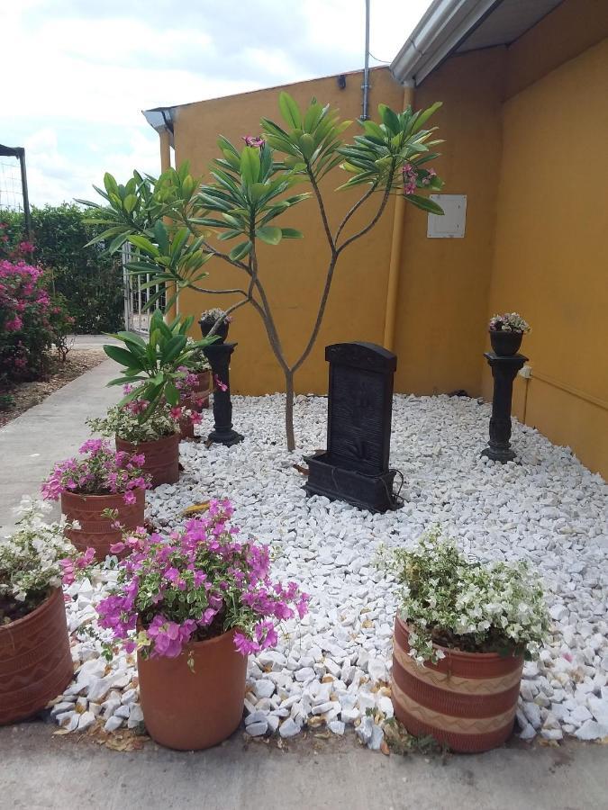 C&H Casa Campestre El Oasis Ricaurte Girardot Bed and Breakfast Buitenkant foto