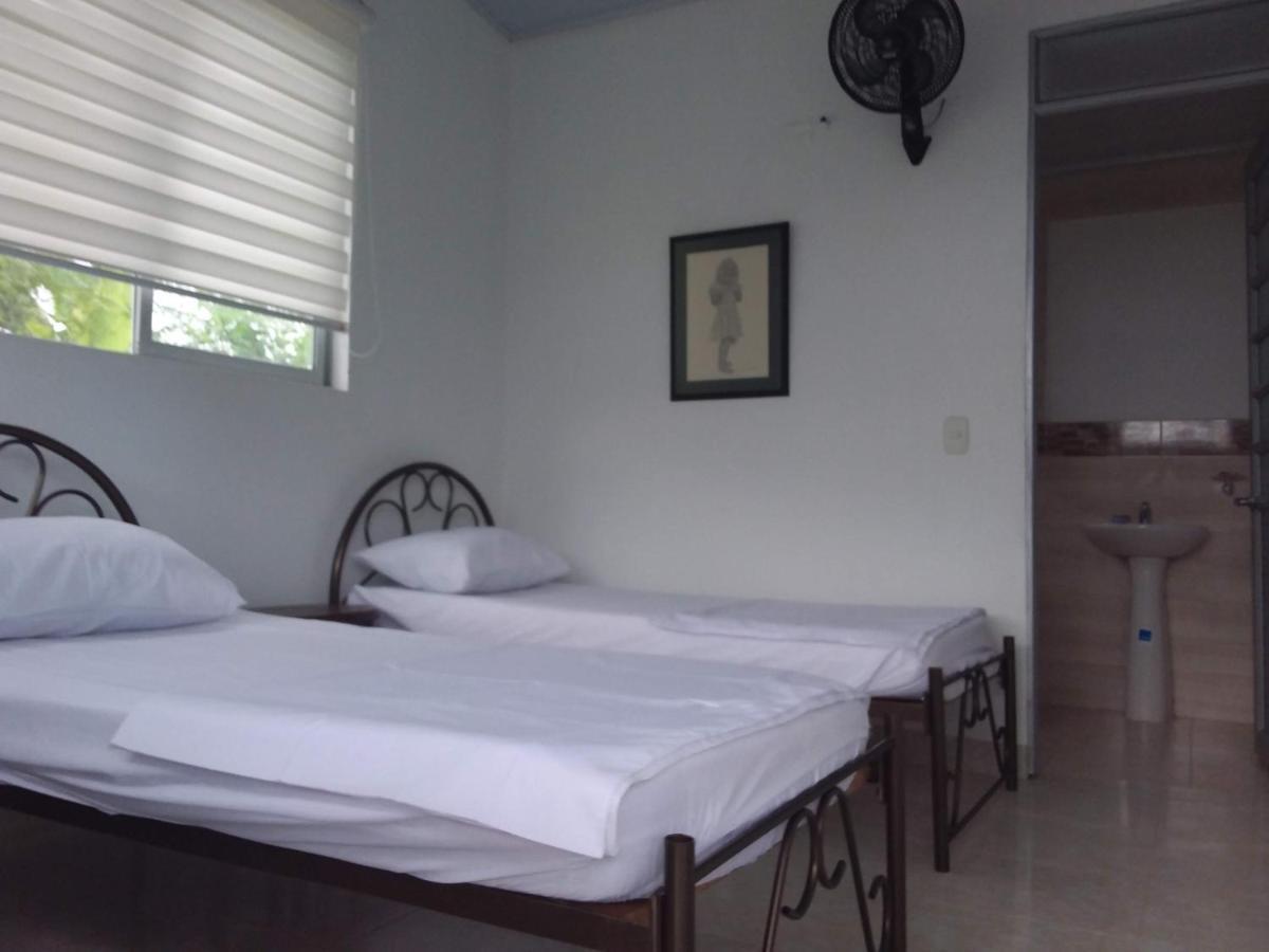 C&H Casa Campestre El Oasis Ricaurte Girardot Bed and Breakfast Buitenkant foto
